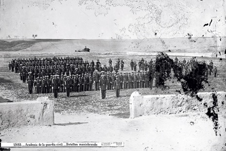 Bendición de la enseña nacional en el Colegio de Guardias Jóvenes